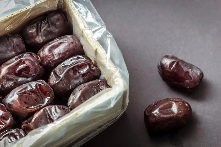 dates-close-up-dried-fruits_8119-829_11zon